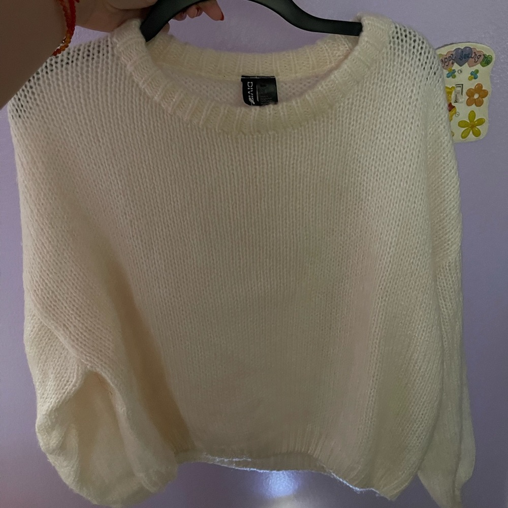 cozy h&m cream sweater !